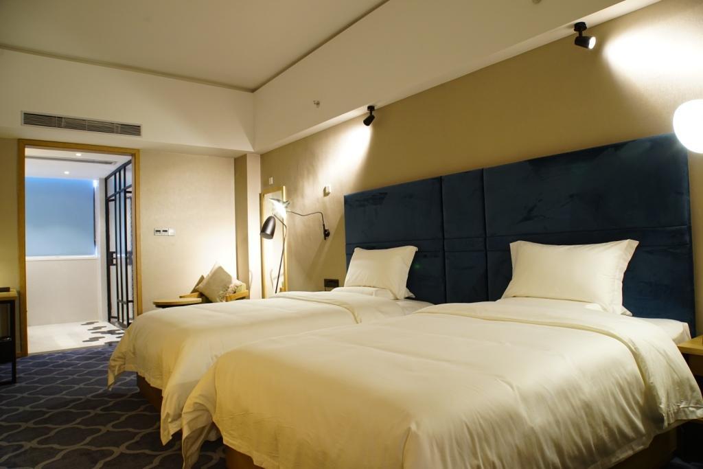Flight One Hotel Шънджън Екстериор снимка